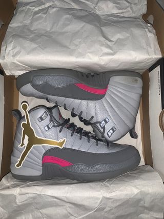 Jordan 12 GG rosa y gris de segunda mano por 100 EUR en Blanes en WALLAPOP