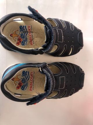 Dandalias pablosky piel talla 23,poco uso de segunda mano por 10 EUR en  Xativa en WALLAPOP