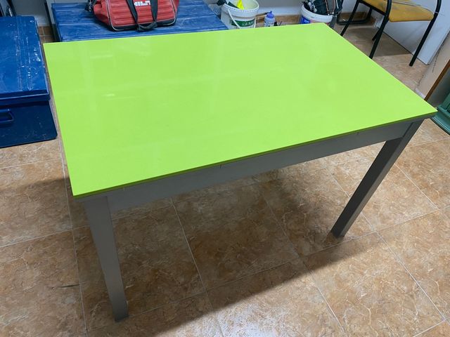 MESA ALUMINIO Y SILESTONE VERDE FUN