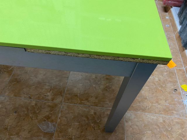 MESA ALUMINIO Y SILESTONE VERDE FUN