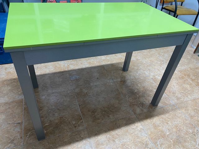 MESA ALUMINIO Y SILESTONE VERDE FUN