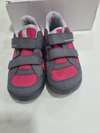 Zapatillas de montaña niño\\/a Quechua t. 32 nuevas de segunda mano por 10  EUR en Bétera en WALLAPOP