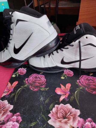 Zapatillas botín Nike ORIGINAL Talla 44 de segunda mano por 50 EUR en  Vélez-Málaga en WALLAPOP