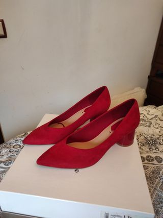 Zapatos rojos Stradivarius de segunda mano por 5 EUR en Salvacañete en  WALLAPOP