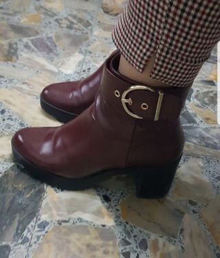 Botines Stradivarius granates de segunda mano en WALLAPOP