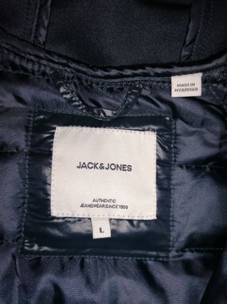 Chaqueta Jack Jones de segunda mano por 35 EUR en Vitoria-Gasteiz en  WALLAPOP