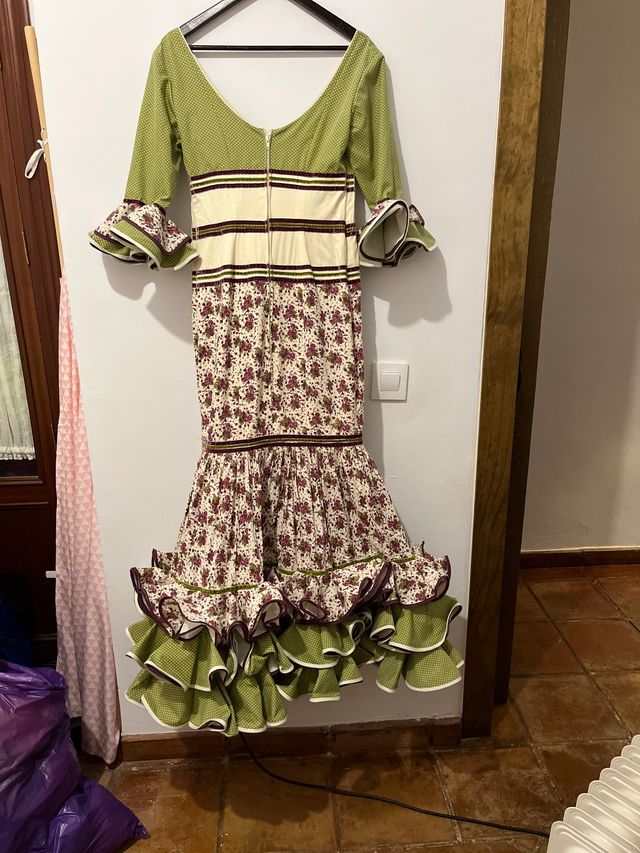 Trajes de flamenca flores malva