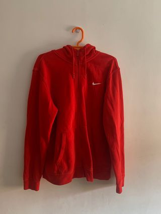 Sudadera Nike roja de segunda mano en Valencia en WALLAPOP