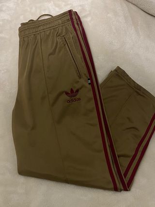 Pantalón Adidas Vintage Dorado de segunda mano por 30 EUR en Piletas en  WALLAPOP