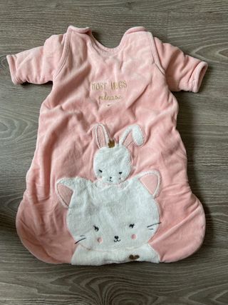 Pijama saco bebé de segunda mano por 5 EUR en Burgos en WALLAPOP