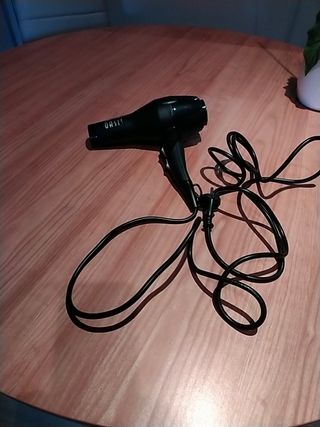 Secador de pelo profesional de segunda mano por 15 EUR en San Sebastián de  Los Reyes en WALLAPOP