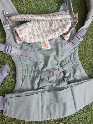 Mochila porteo Ergobaby Adapt de segunda mano por 80 EUR en Burgos en  WALLAPOP