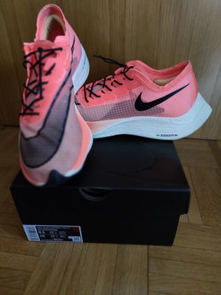 Nike ZoomX Vaporfly NEXT% de segunda mano por 132,54 EUR en Alcalá de  Henares en WALLAPOP