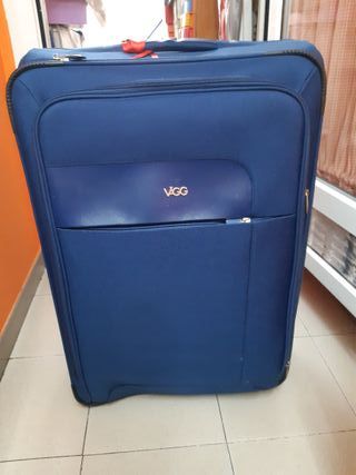 Maleta enorme. Super espaciosa. Ideal Erasmus. de segunda mano por 40 EUR  en Madrid en WALLAPOP