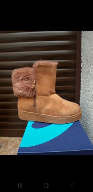 Botas australianas de segunda mano por 10 EUR en Ciudad Real en WALLAPOP