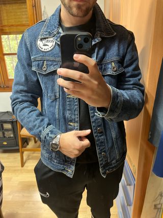 Chaqueta vaquera Vans de segunda mano por 30 EUR en Mairena del Aljarafe en  WALLAPOP