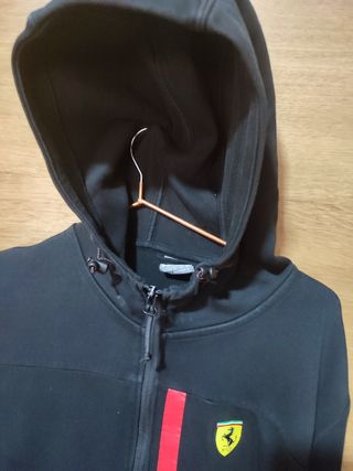 Chándal completo Puma x Ferrari talla M de segunda mano por 35 EUR en  Cáceres en WALLAPOP