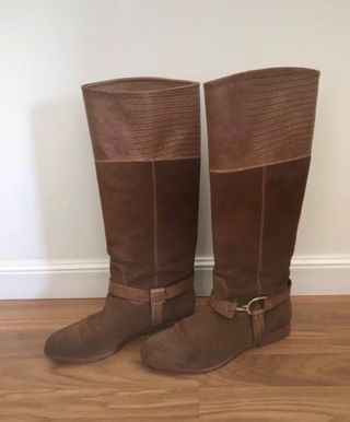 Botas altas Uterque de segunda mano por 35 EUR en Huelva en WALLAPOP