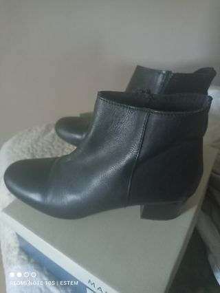 Botas cortas de napa solo 2 puesta de Marypaz de segunda mano por 5 EUR en  Sevilla en WALLAPOP