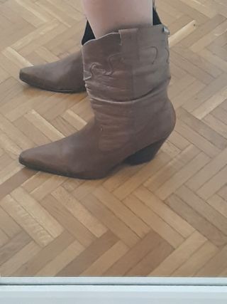 Botines tejanos de segunda mano por 20 EUR en Salamanca en WALLAPOP