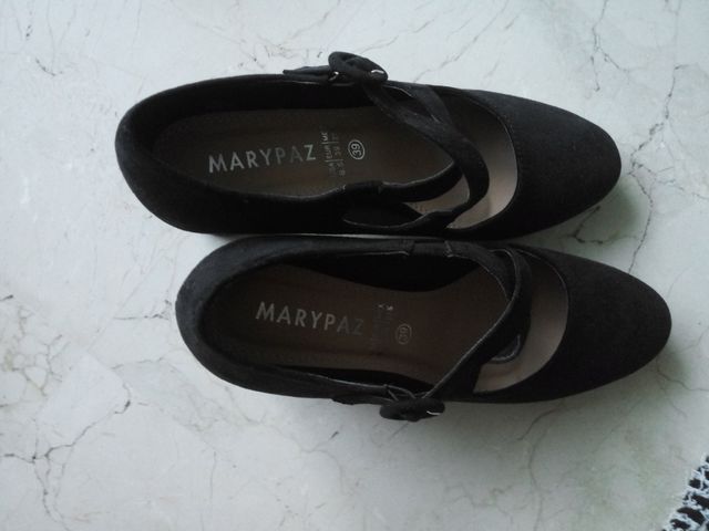zapatos negros Maripaz