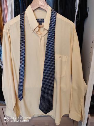 CAMISA AMARILLA Y CORBATA A ELEGIR MAS EN MI PAGIN de segunda mano por 10  EUR en Cerdanyola del Vallès en WALLAPOP