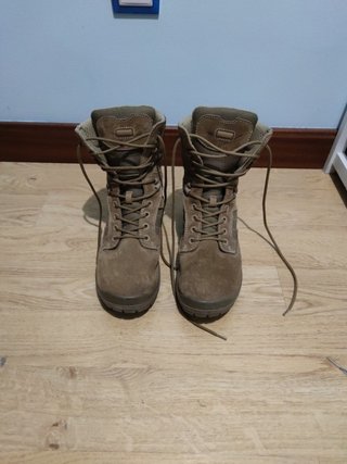 Botas militares Magnum de segunda mano por 60 EUR en Mota del Cuervo en  WALLAPOP