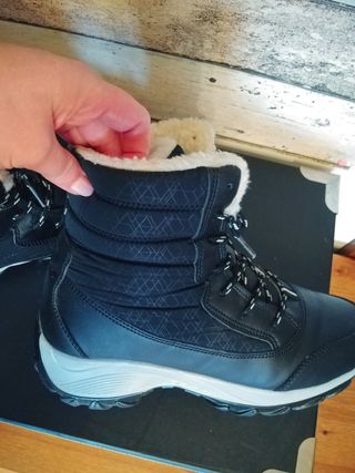Botas negras con plataforma y borreguito interior. de segunda mano por 8  EUR en Tudela en WALLAPOP