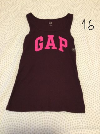 Camiseta GAP tirantes mujer de segunda mano por 16 EUR en Paracuellos de  Jarama en WALLAPOP