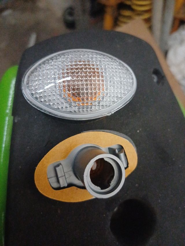 se vende dos intermitentes de aleta