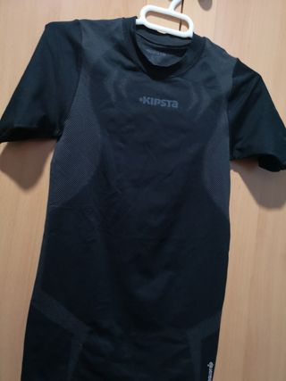 Camiseta térmica manga corta Decathlon de segunda mano por 2 EUR en Coslada  en WALLAPOP