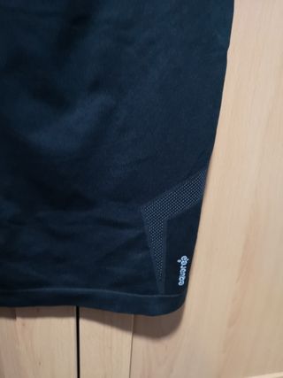 Camiseta térmica manga corta Decathlon de segunda mano por 2 EUR en Coslada  en WALLAPOP