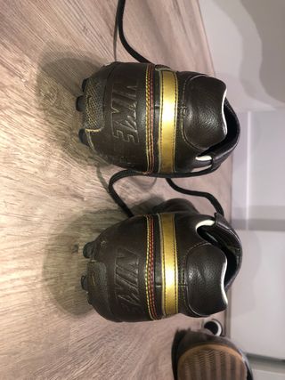 Bambas de futbol ronaldinho 10 de segunda mano por 30 EUR en Santa Coloma  de Gramenet en WALLAPOP