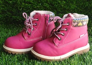 BOTAS FILA ROSAS NÚMERO 24 COMO NUEVAS INVIERNO de segunda mano por 20 EUR  en Madrid en WALLAPOP
