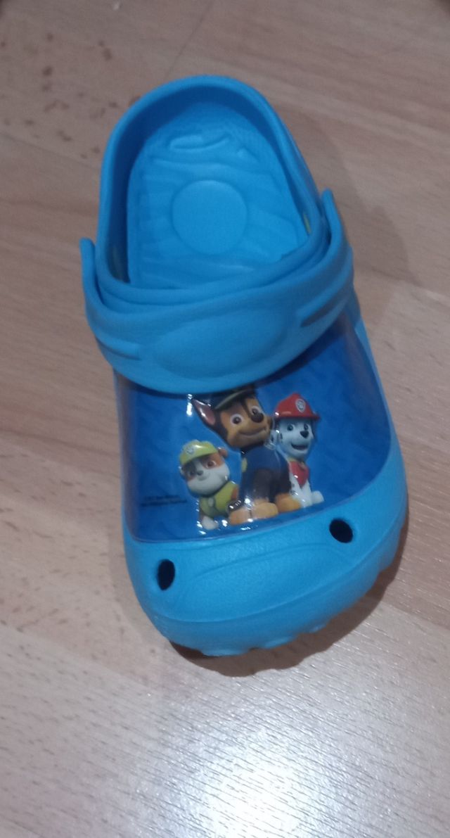 zuecos de la patrulla canina