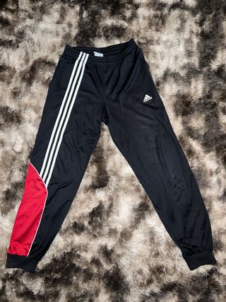 Pantalon adidas Small (S) de segunda mano por 15 EUR en Barcelona en  WALLAPOP