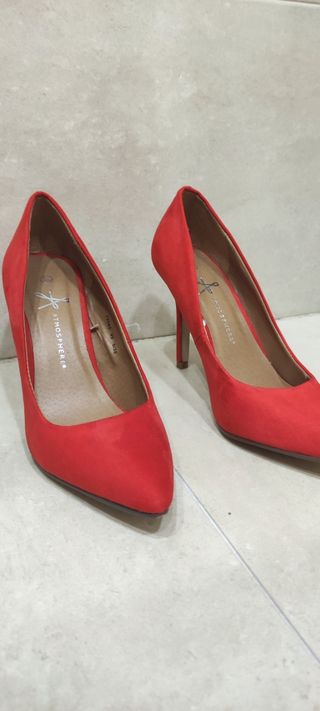 Zapatos rojos Primark de segunda mano por 1,5 EUR en Madrid en WALLAPOP