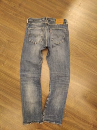 Levis 501 32\\/32 como nuevo de segunda mano por 30 EUR en Pamplona en  WALLAPOP