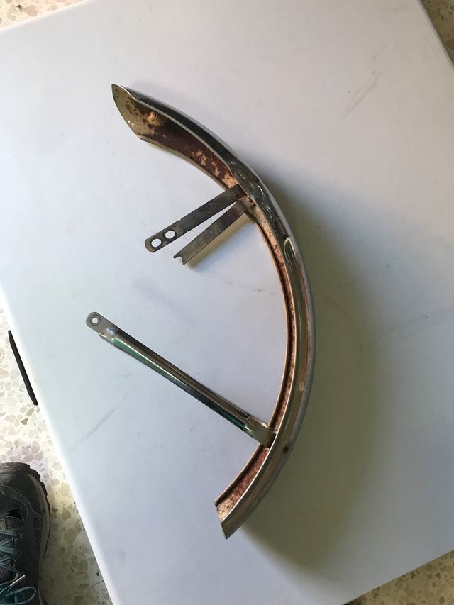 Guardabarros cromado derbi