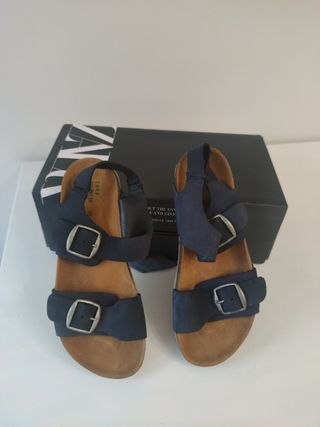 Sandalias de niño Zara 35 en azul marino de segunda mano por 8 EUR en Gijón  en WALLAPOP