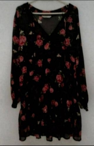 Vestido negro con flores, marca Stradivarius, talla L,
