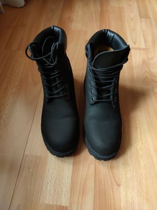Botas Timberland negras de segunda mano por 37 EUR en Zaragoza en WALLAPOP