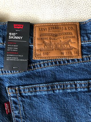 Pantalones LEVI\\'s 510 a estrenar de segunda mano por 40 EUR en Sant Cugat  del Vallès en WALLAPOP