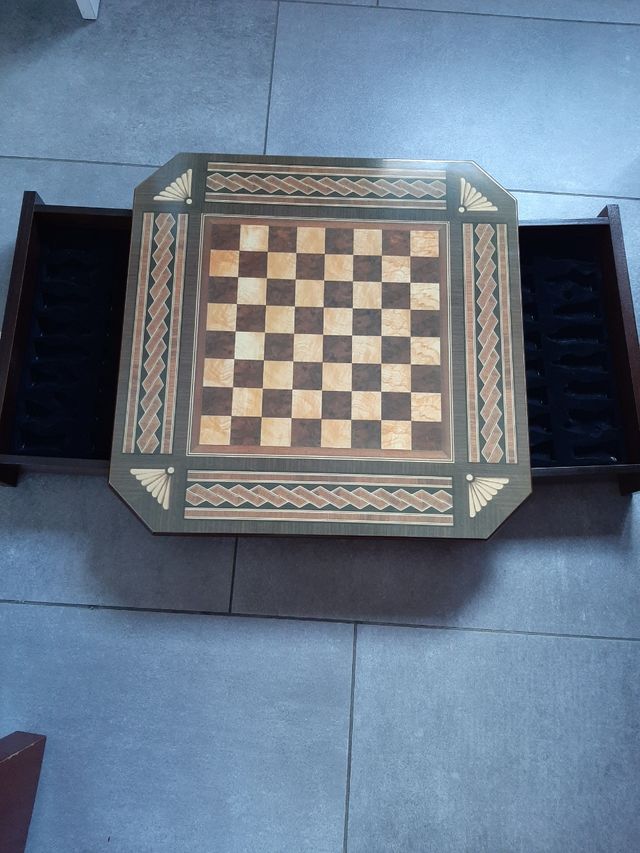 Tablero de ajedrez con.piezas de estaño