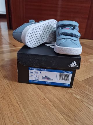Zapatillas ADIDAS talla 21 para bebes de segunda mano por 10 EUR en  Alcorcón en WALLAPOP