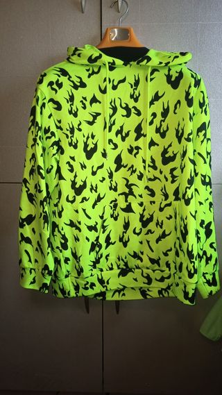 Sudadera Fosforita de segunda mano por 8 EUR en Salamanca en WALLAPOP