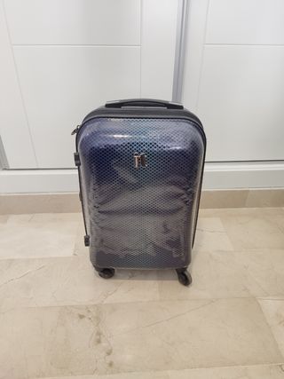 Maleta de cabina ampliable marca it de segunda mano por 20 EUR en Cartagena  en WALLAPOP
