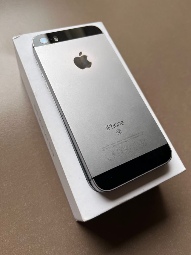 Se vende IPHONE SE primera generación de 16gb de segunda mano por 45