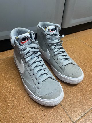 Nike Blazer Mid 77 de segunda mano por 50 EUR en Palau-Solita I Plegamans  en WALLAPOP