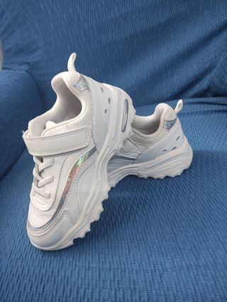 Zapatilla blanca alta Merkal calzado 32 de segunda mano por 8 EUR en  Barakaldo en WALLAPOP